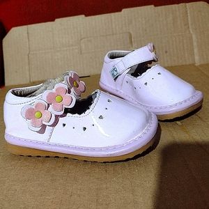 Little Blue Lamb Patent Pink Leather Shoes Size 5